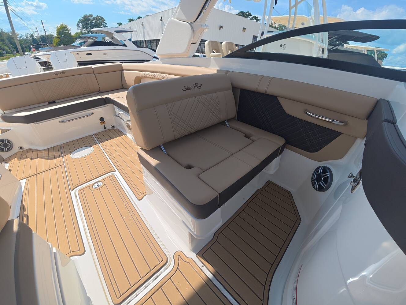 A photo of this 2027 Sea Ray SDX 290 Outboard