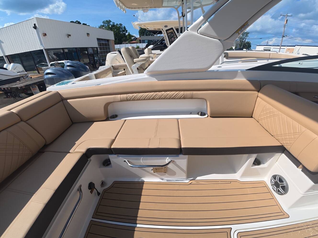A photo of this 2027 Sea Ray SDX 290 Outboard