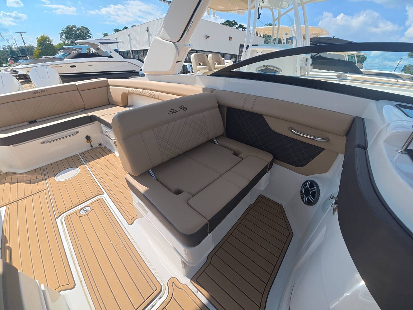 A photo of this 2027 Sea Ray SDX 290 Outboard