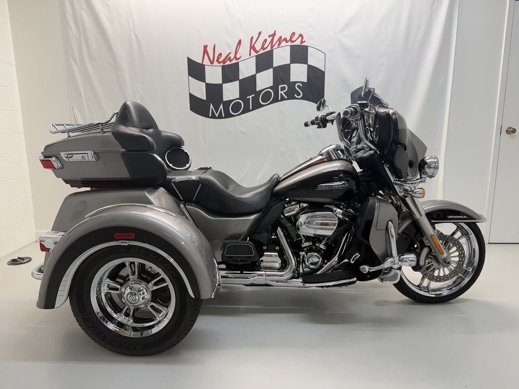 2017 Harley-Davidson® FLHTCUTG - Tri Glide® Ultra ULTRA CLASSIC in Winston Salem, NC