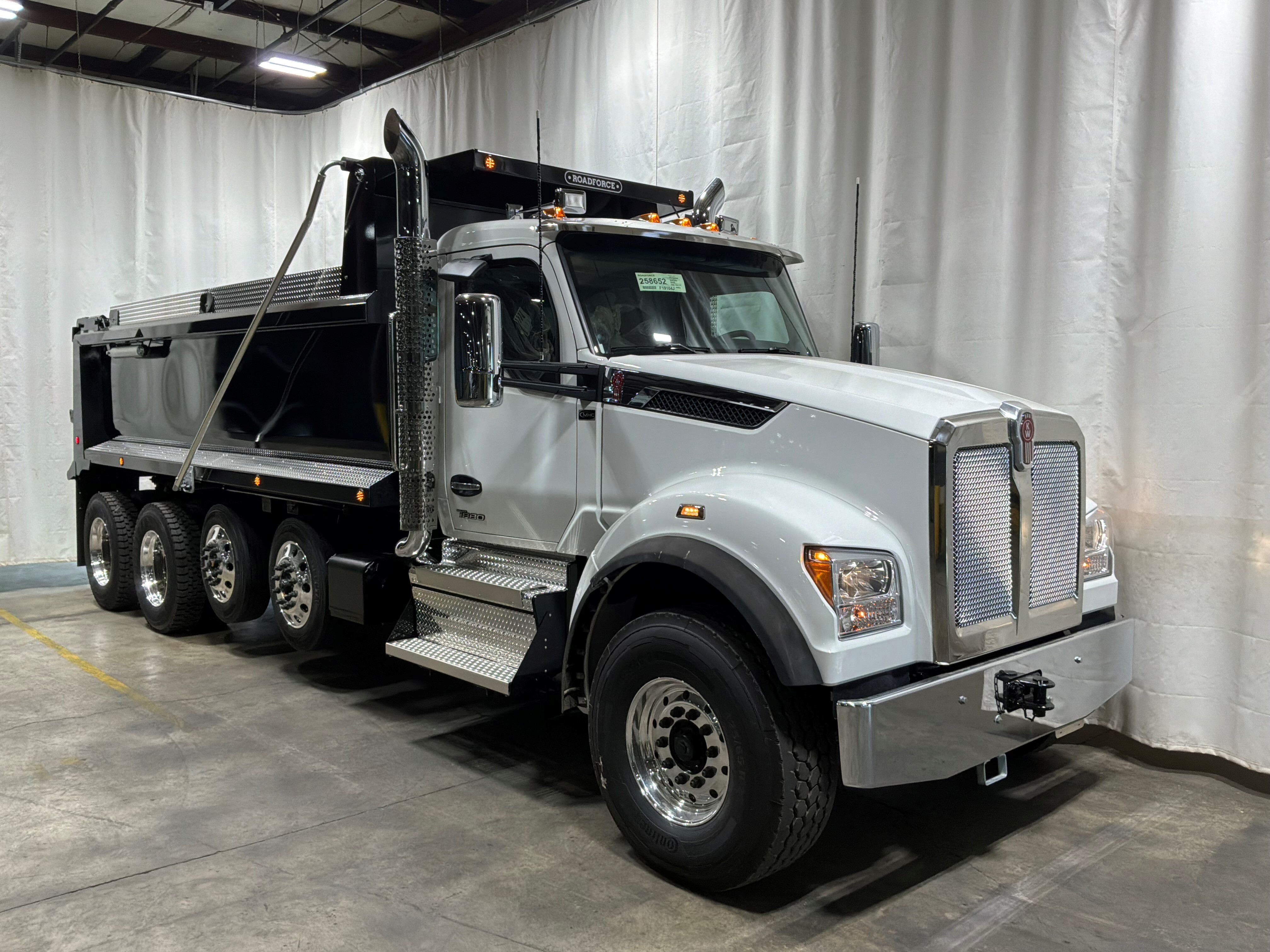 2027 KENWORTH T880S PH in Kingsport, TN