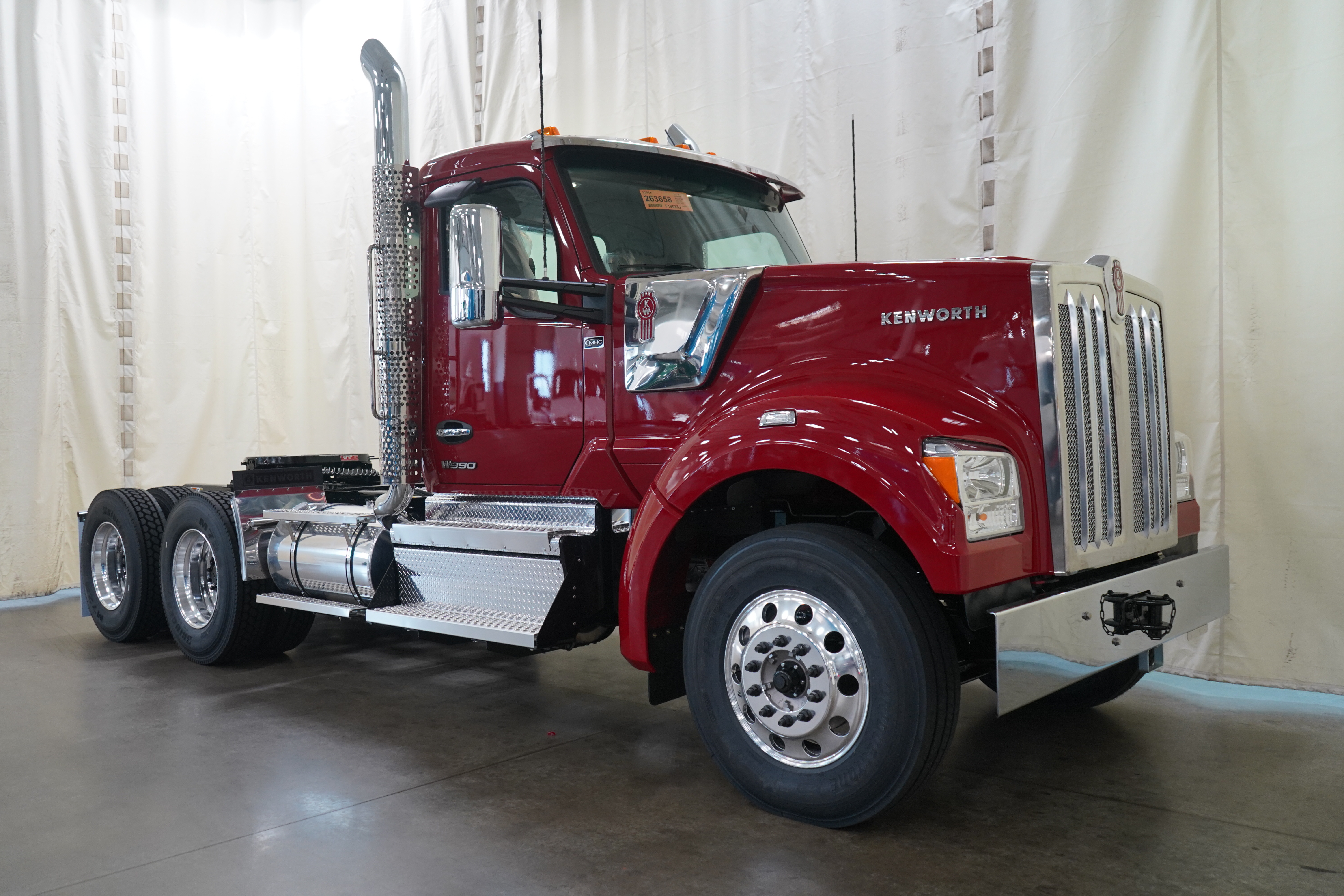 2027 KENWORTH W990 in Knoxville, TN