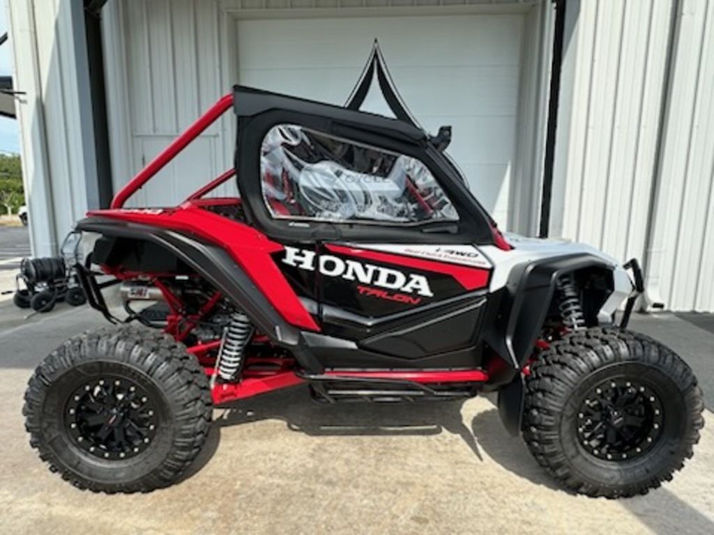 2023 Honda® Talon 1000R FOX Live Valve in henderson NC