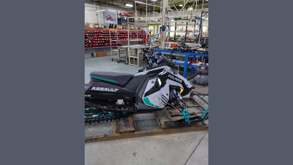 2025 Polaris® 9R Switchback Assault 146 Ghost White Metallic / Gloss  Snowmobile snowmobile
