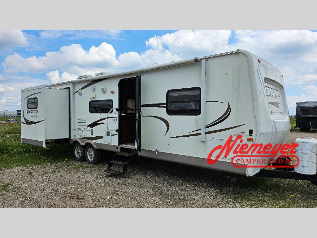 2010 Forest River Rv Rockwood Signature Ultra Lite 8313SS in albertville MN