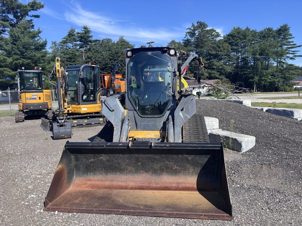 2013 John Deere 329D SkidSteer in Turner, ME