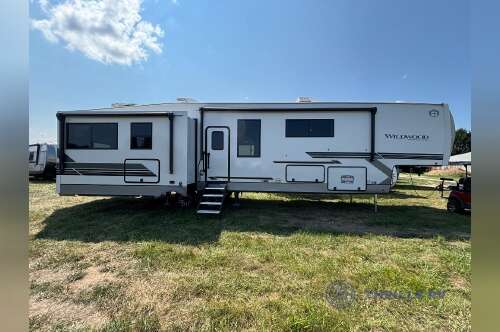 2027 Forest River Rv Wildwood Heritage Glen 380WDR in columbia city IN