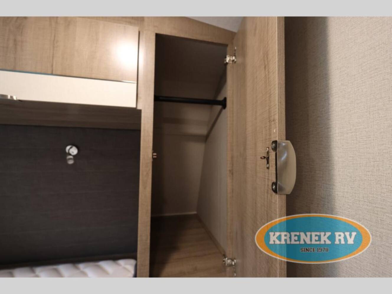 A photo of this 2020 Grand Design Imagine 2800BH