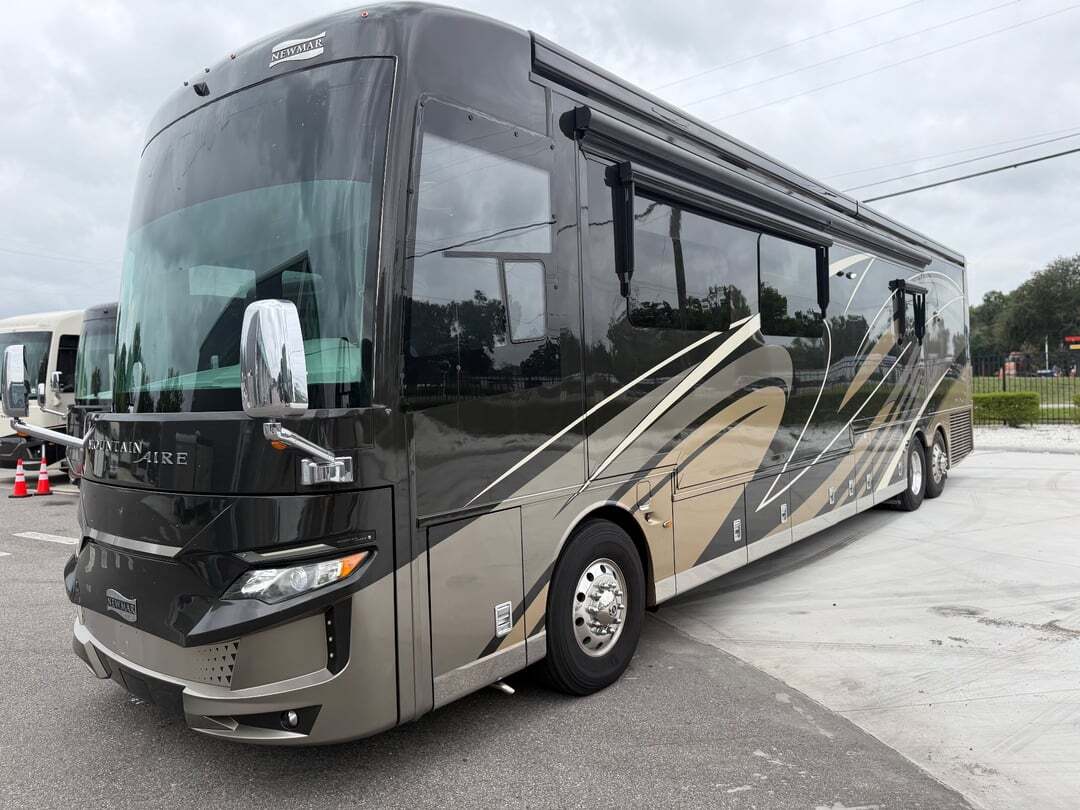 2020 Newmar Mountain Aire 4551 in seffner FL