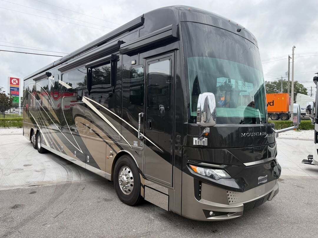 2020 Newmar Mountain Aire 4551 in seffner FL