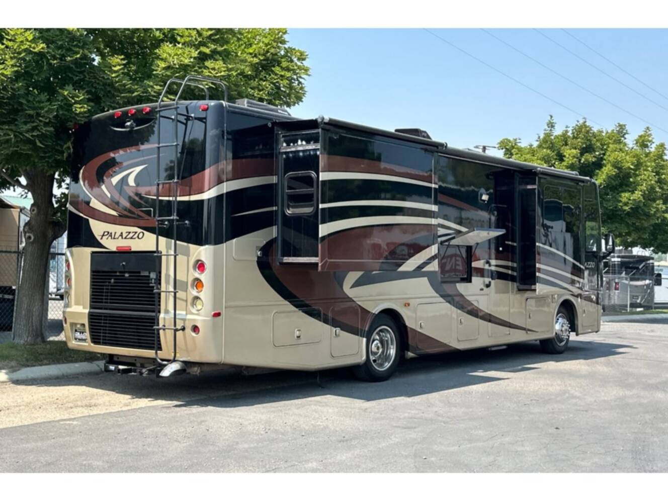 A photo of this 2015 Thor Motor Coach Palazzo 35.1