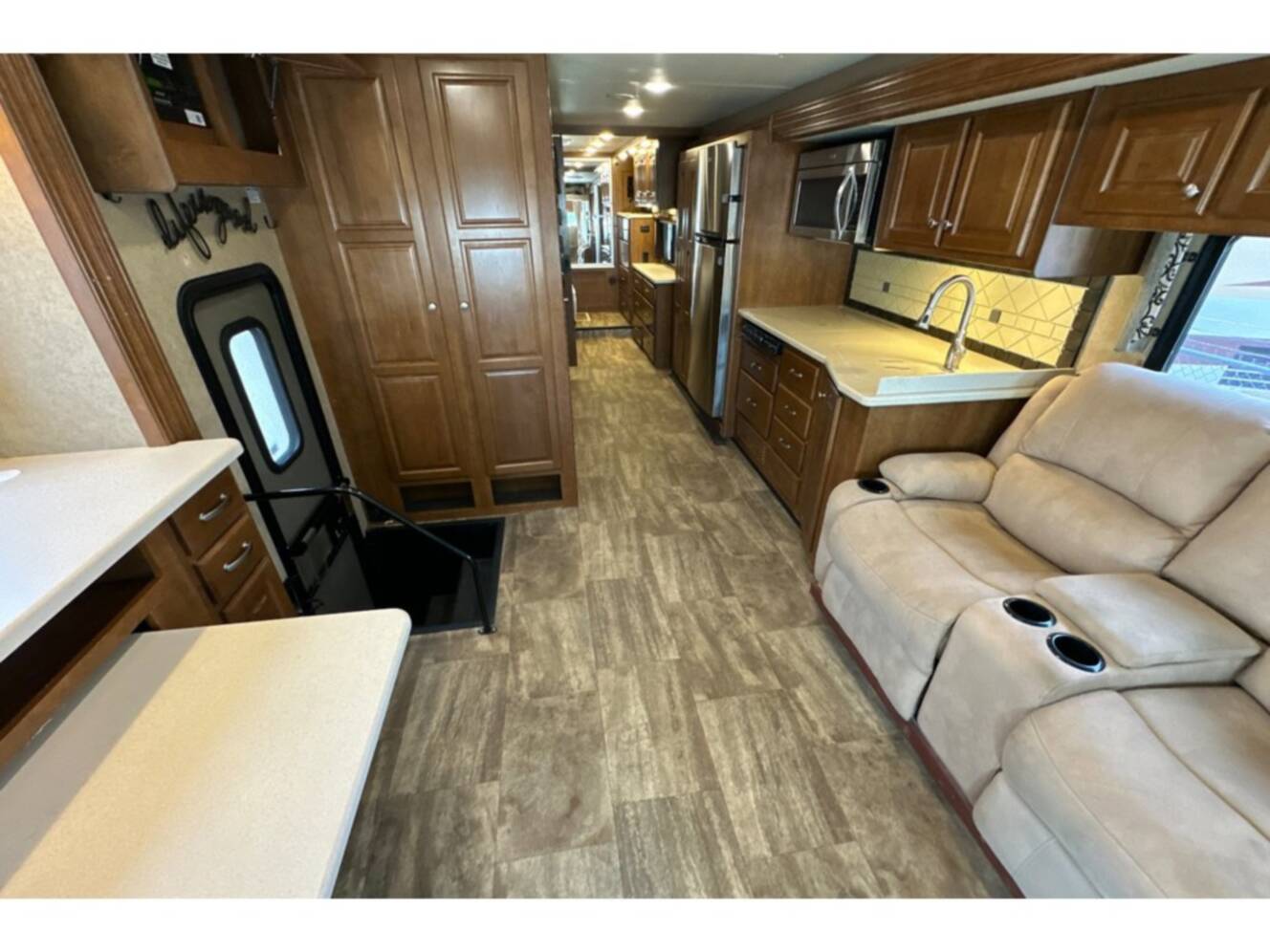 A photo of this 2015 Thor Motor Coach Palazzo 35.1