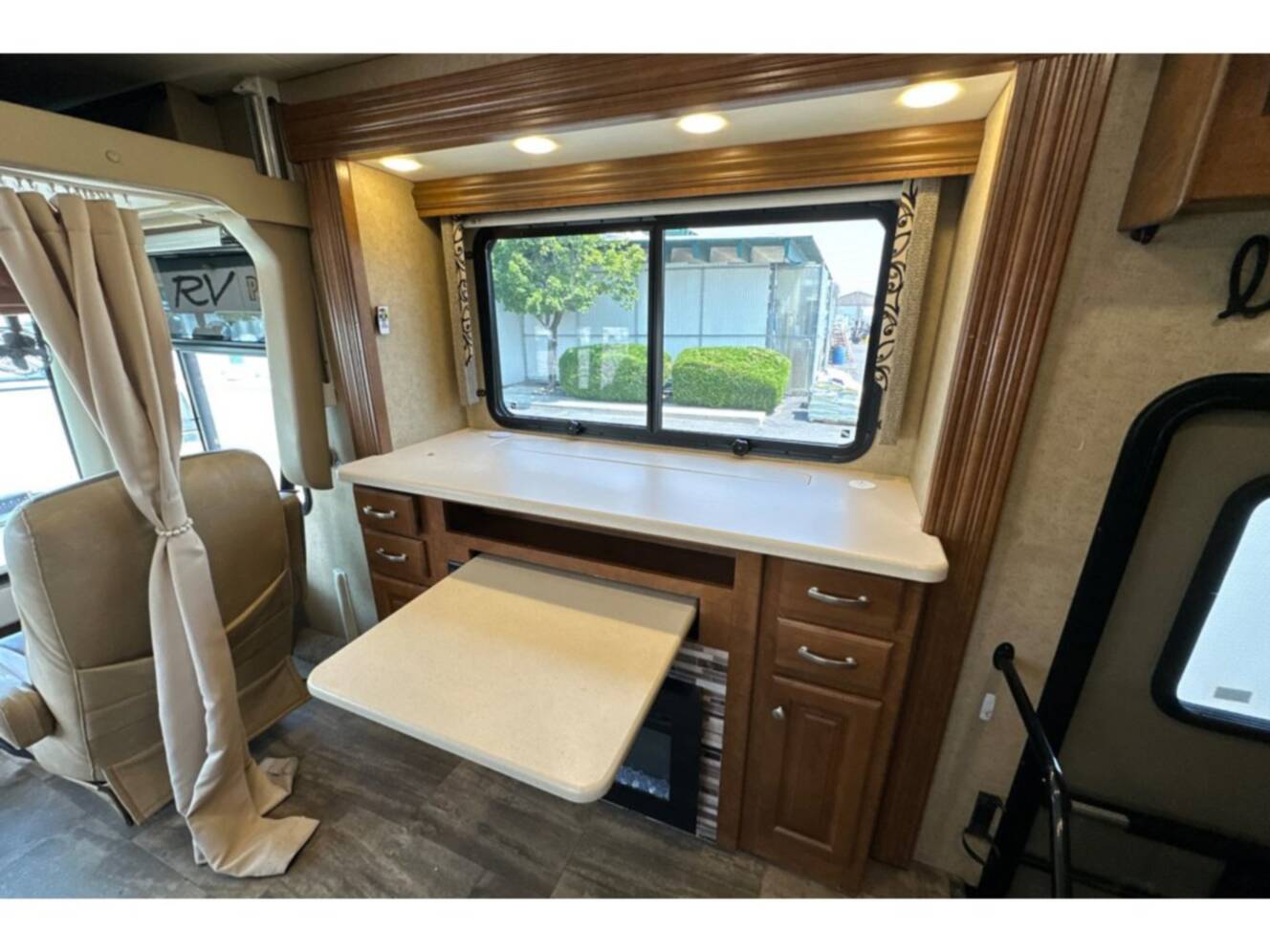 A photo of this 2015 Thor Motor Coach Palazzo 35.1
