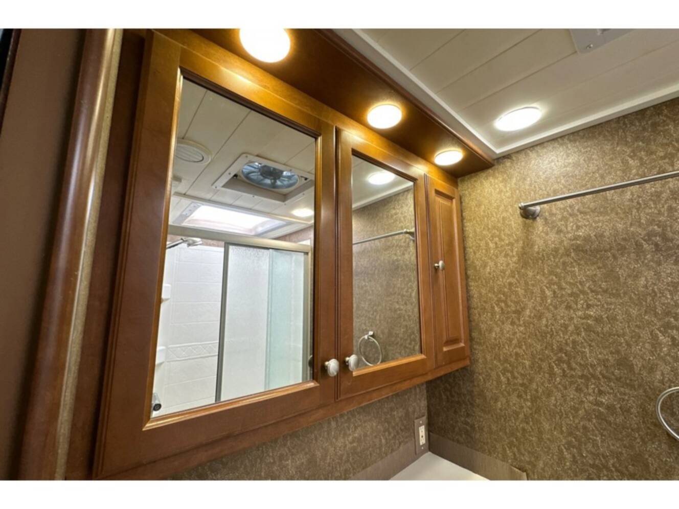 A photo of this 2015 Thor Motor Coach Palazzo 35.1
