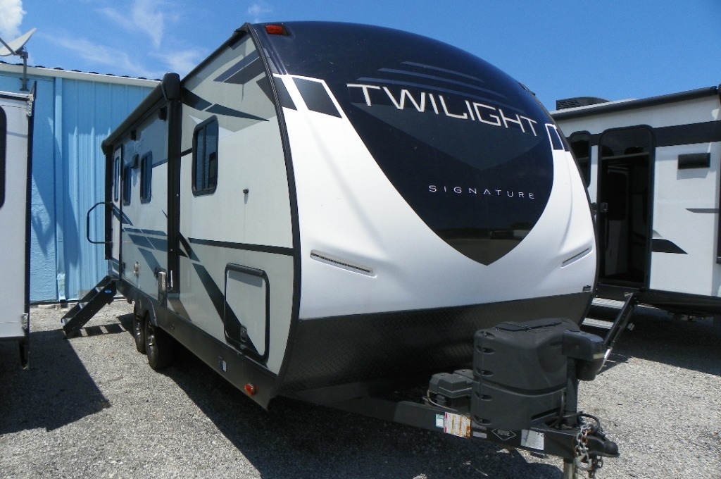 2021 Cruiser Twilight Signature TWS 2100 TW2100 in hobe sound FL