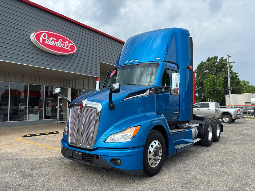 2022 KENWORTH T680 in Wyoming, MI