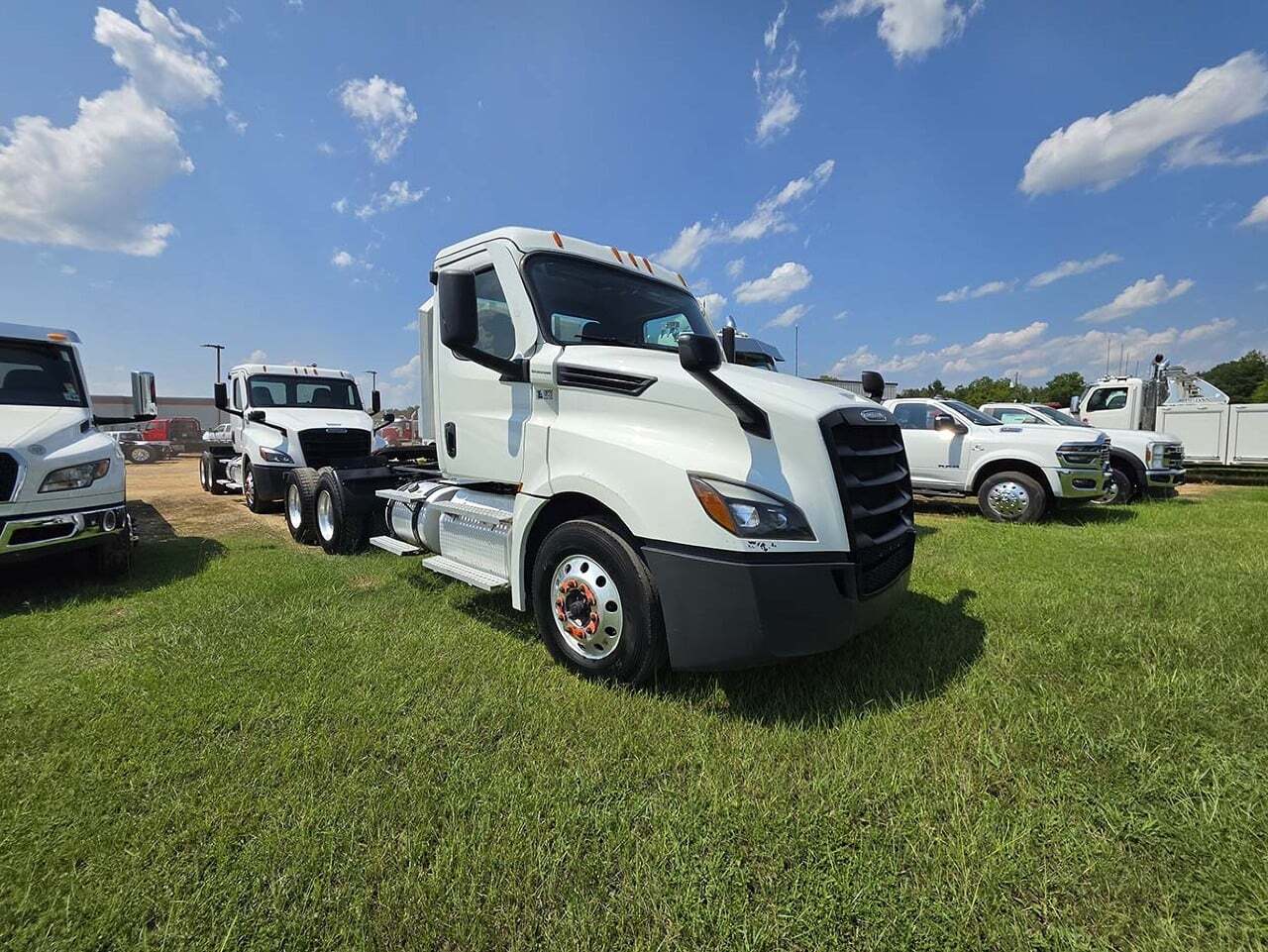 2022 FREIGHTLINER CASCADIA 126 in Columbus, MS