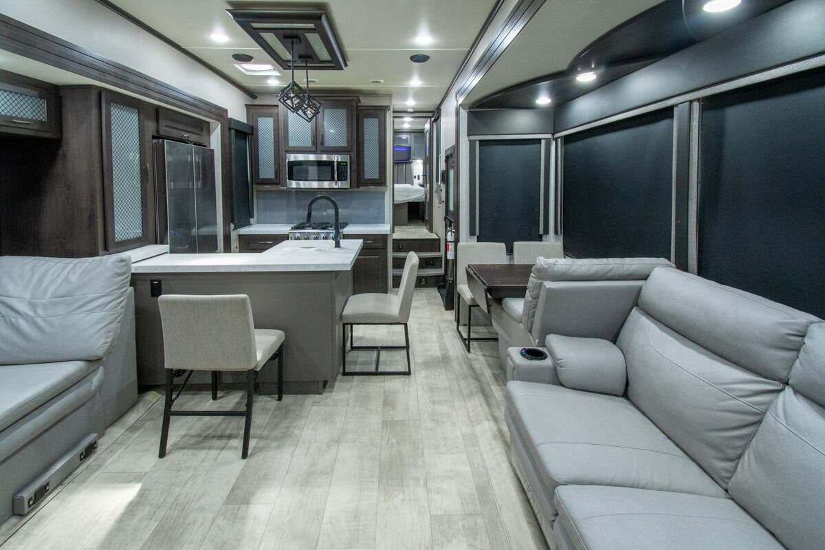 2023 Grand Design Momentum M-Class 395MS in alvarado TX