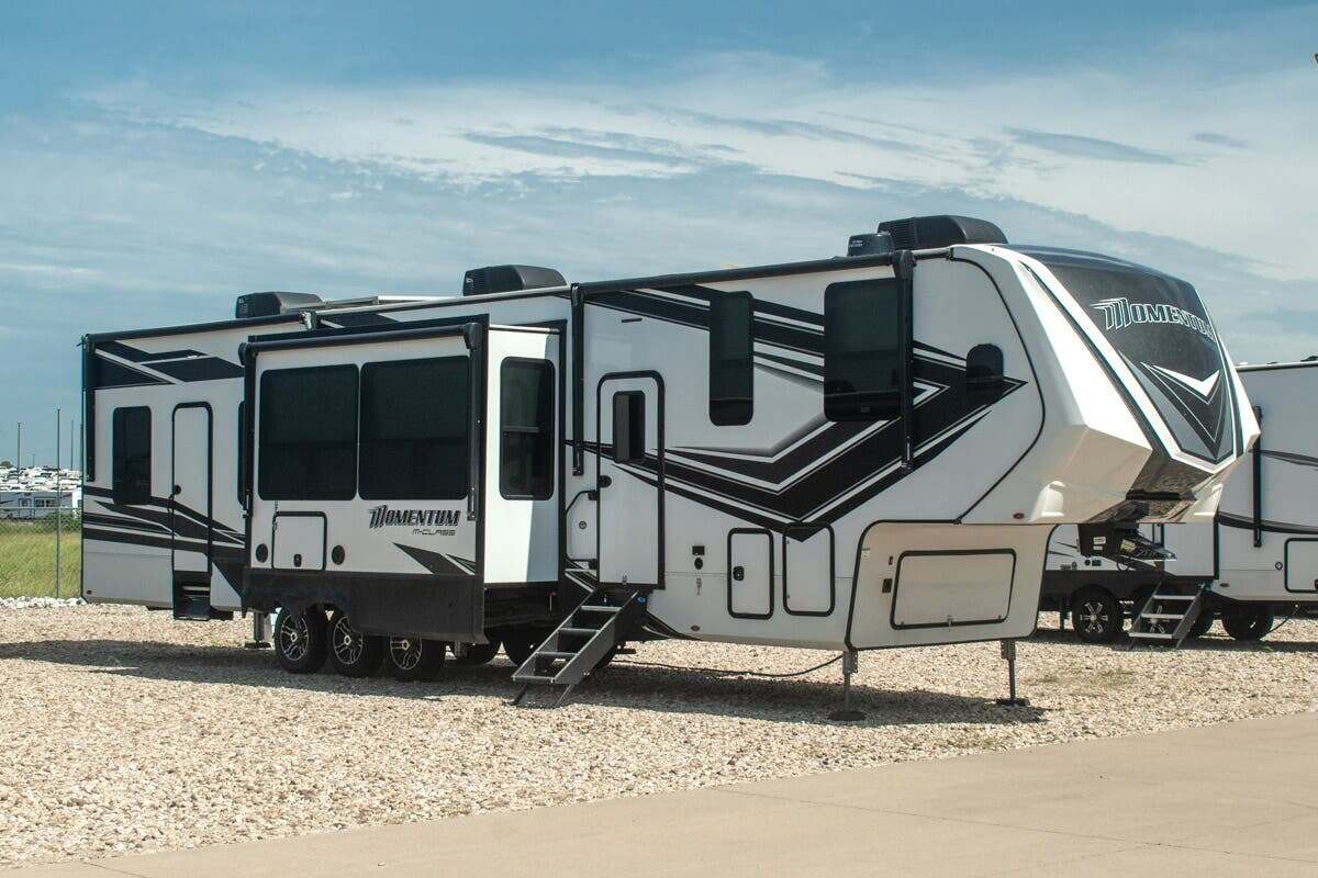 2023 Grand Design Momentum M-Class 395MS in alvarado TX