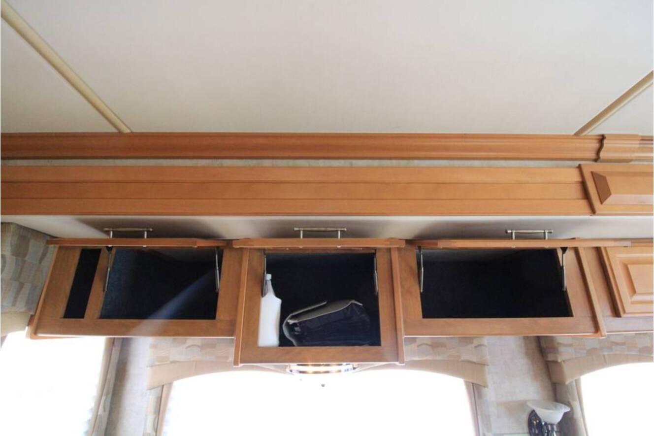 A photo of this 2007 Fleetwood Discovery 39S