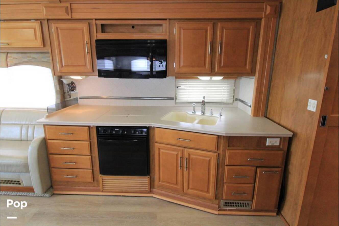 A photo of this 2007 Fleetwood Discovery 39S