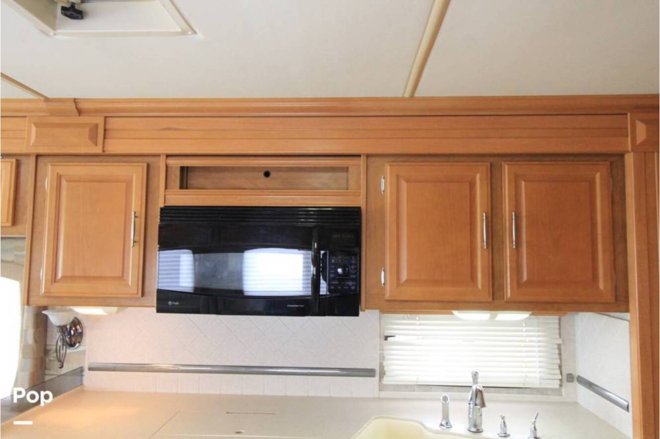 A photo of this 2007 Fleetwood Discovery 39S