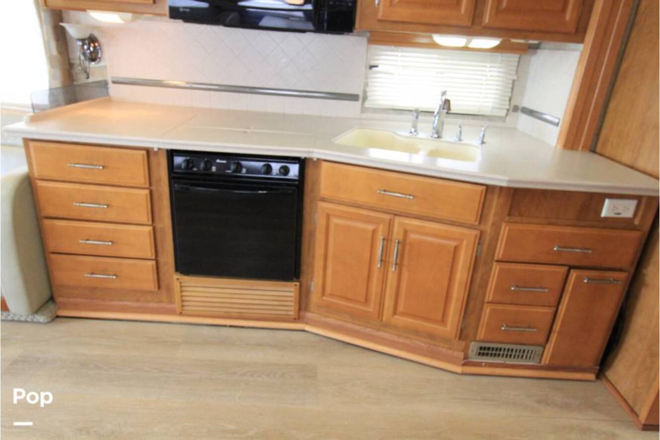 A photo of this 2007 Fleetwood Discovery 39S