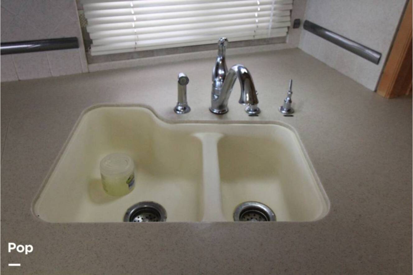 A photo of this 2007 Fleetwood Discovery 39S