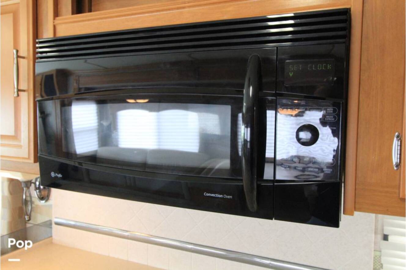 A photo of this 2007 Fleetwood Discovery 39S