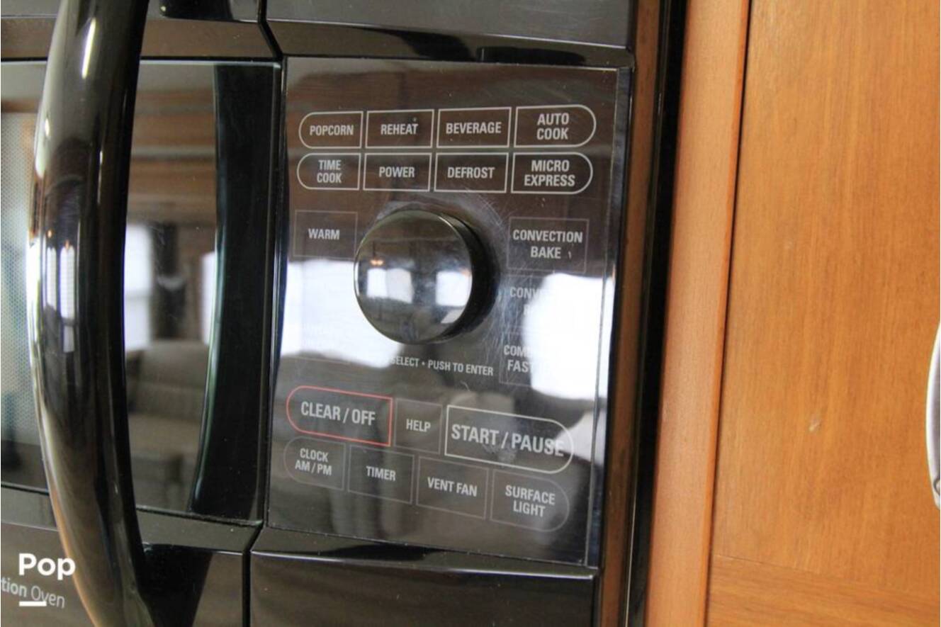 A photo of this 2007 Fleetwood Discovery 39S