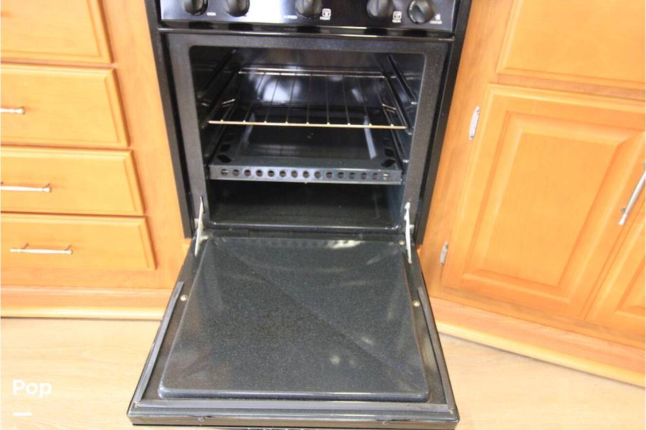A photo of this 2007 Fleetwood Discovery 39S
