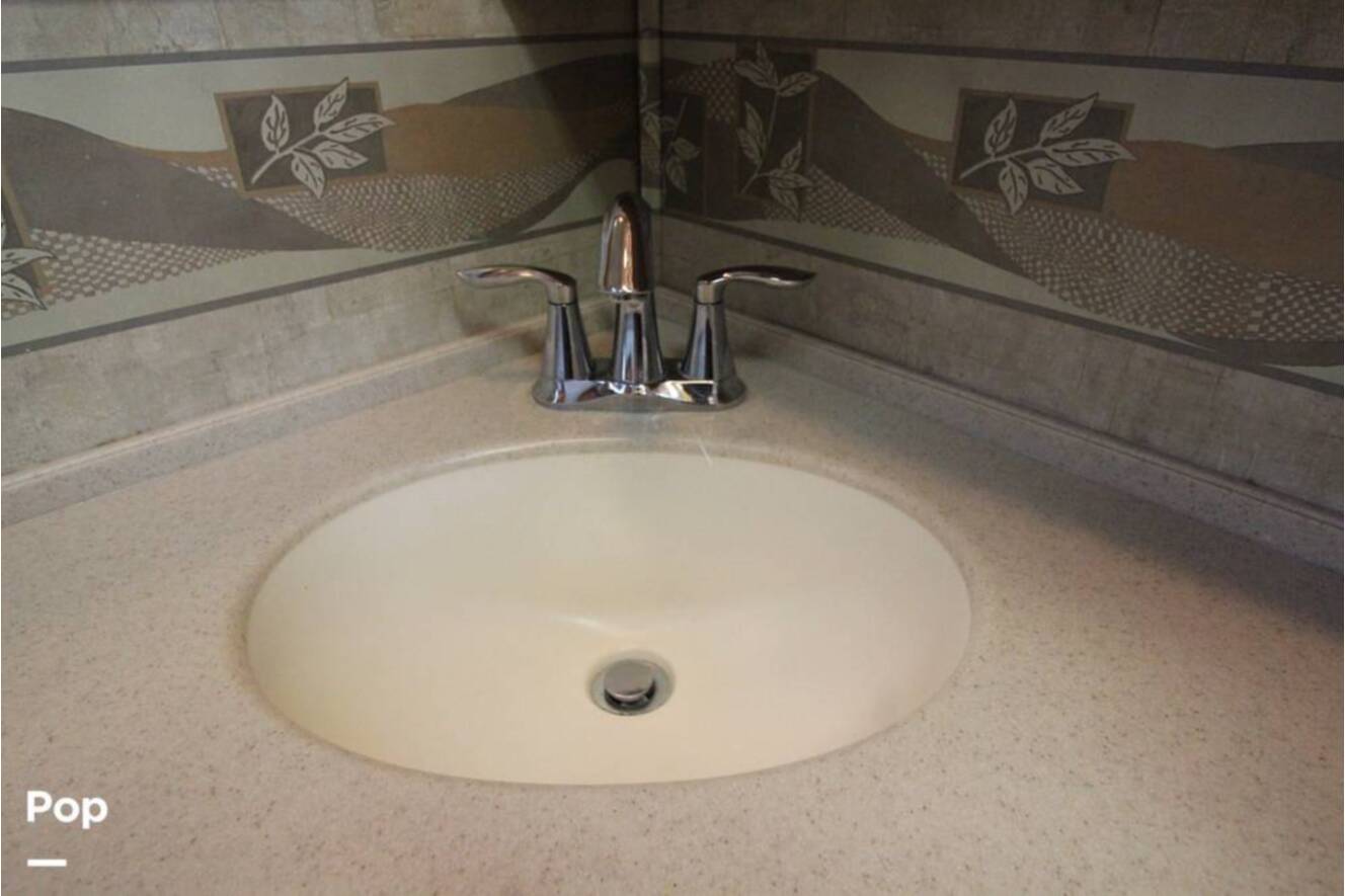 A photo of this 2007 Fleetwood Discovery 39S