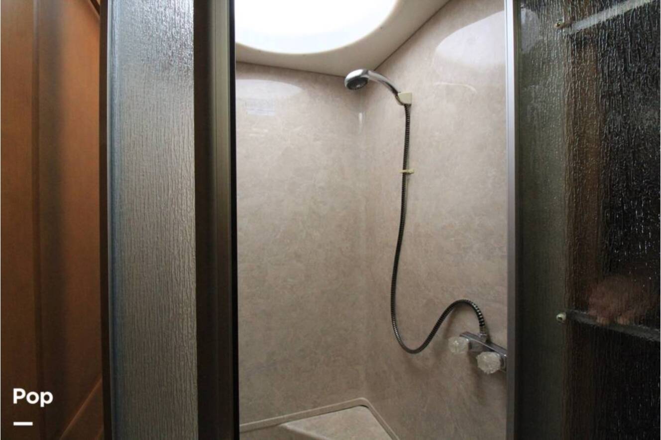 A photo of this 2007 Fleetwood Discovery 39S