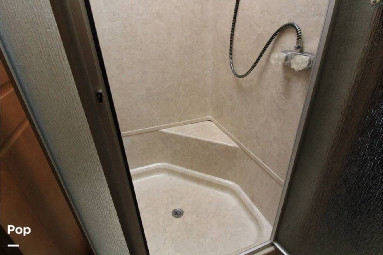 A photo of this 2007 Fleetwood Discovery 39S