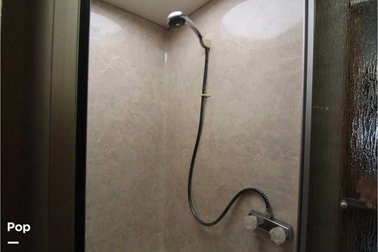A photo of this 2007 Fleetwood Discovery 39S
