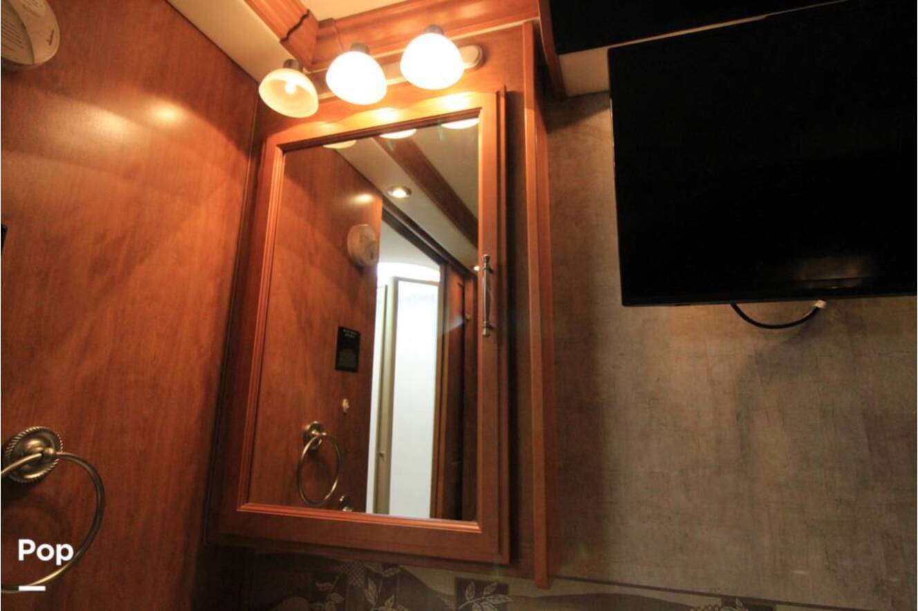 A photo of this 2007 Fleetwood Discovery 39S