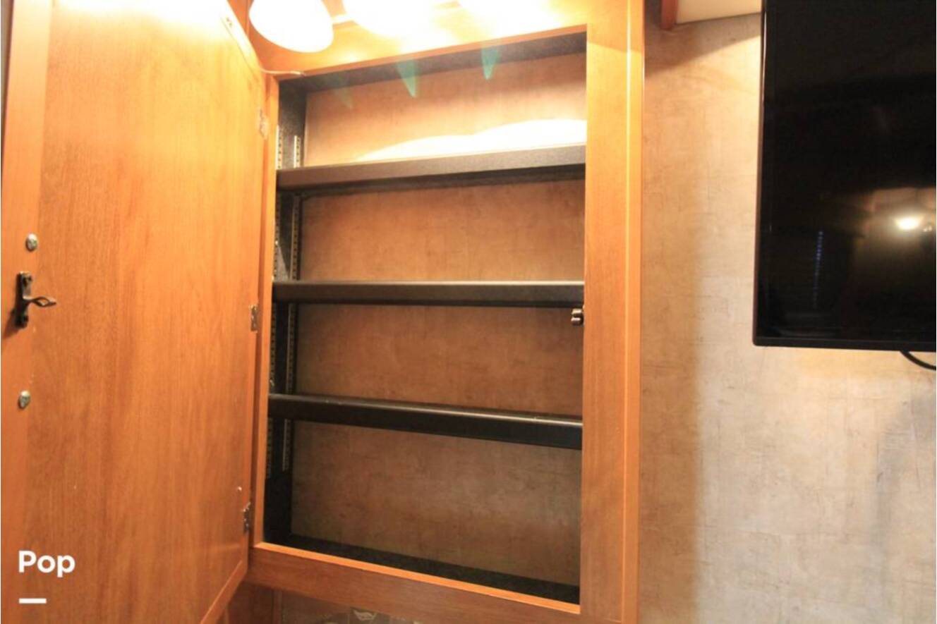 A photo of this 2007 Fleetwood Discovery 39S