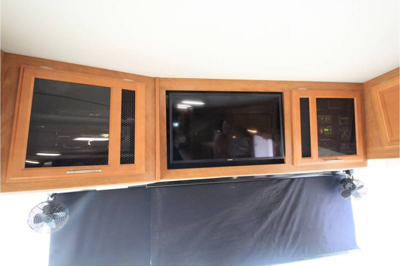 A photo of this 2007 Fleetwood Discovery 39S