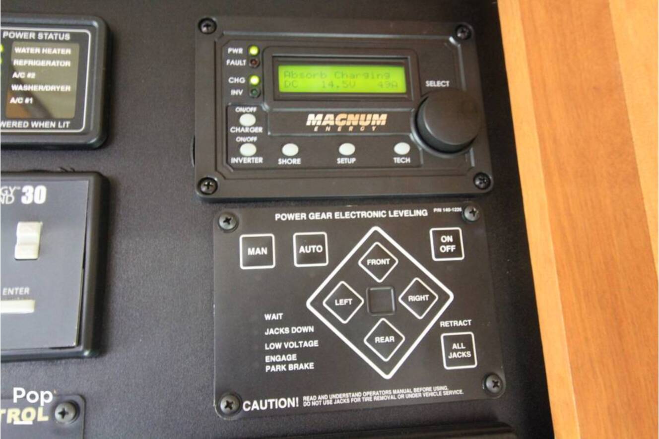 A photo of this 2007 Fleetwood Discovery 39S