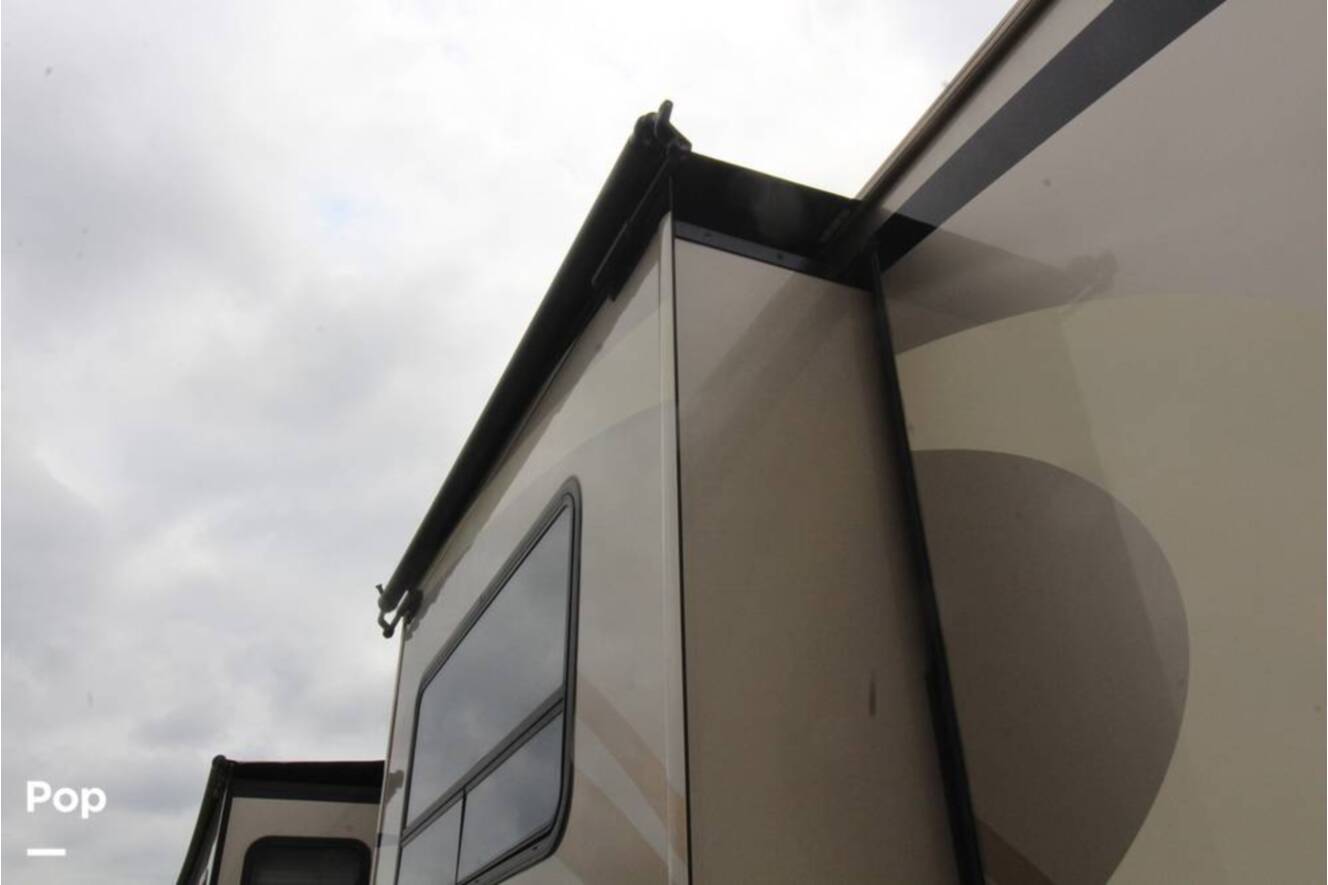 A photo of this 2007 Fleetwood Discovery 39S
