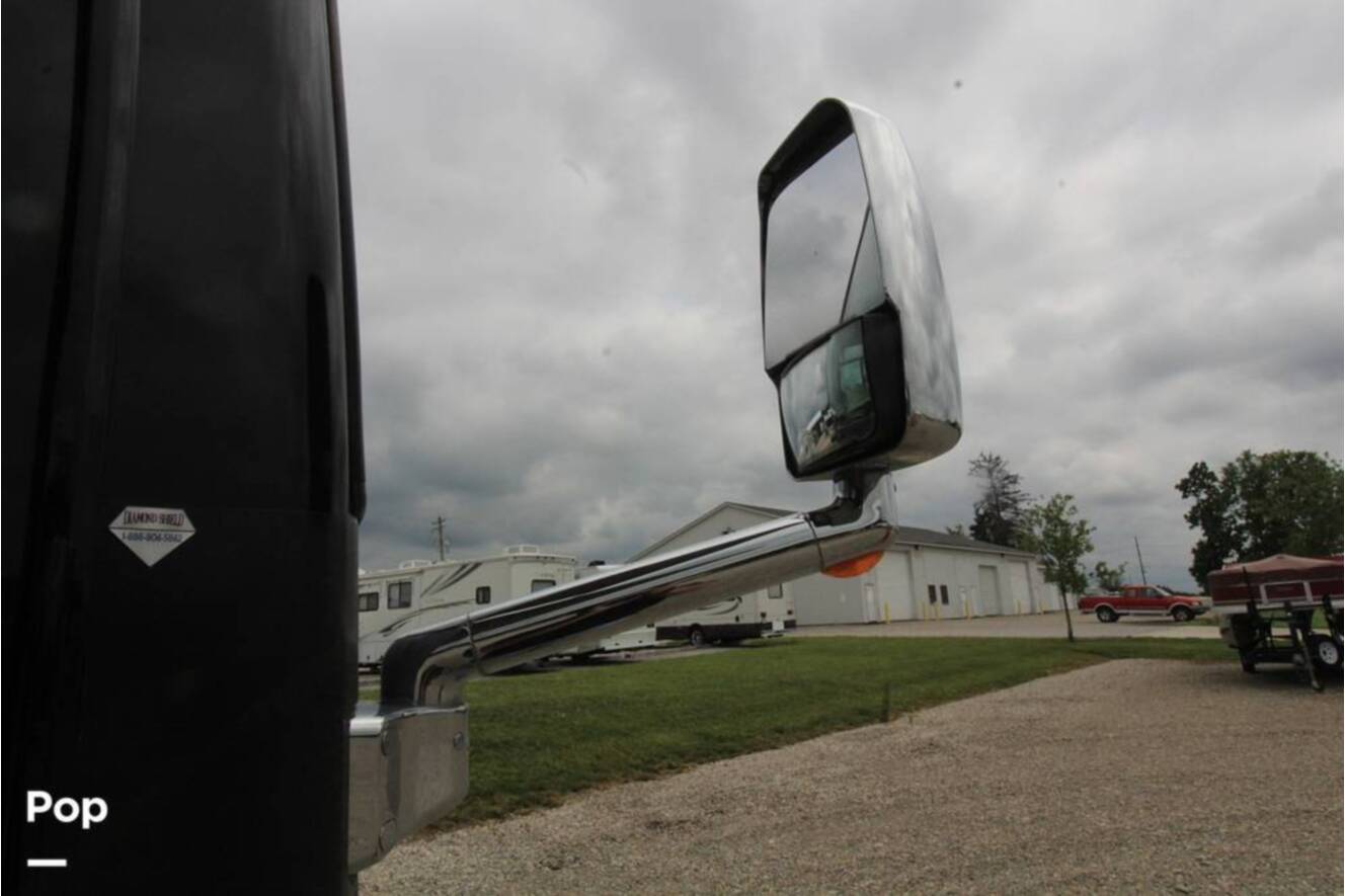 A photo of this 2007 Fleetwood Discovery 39S