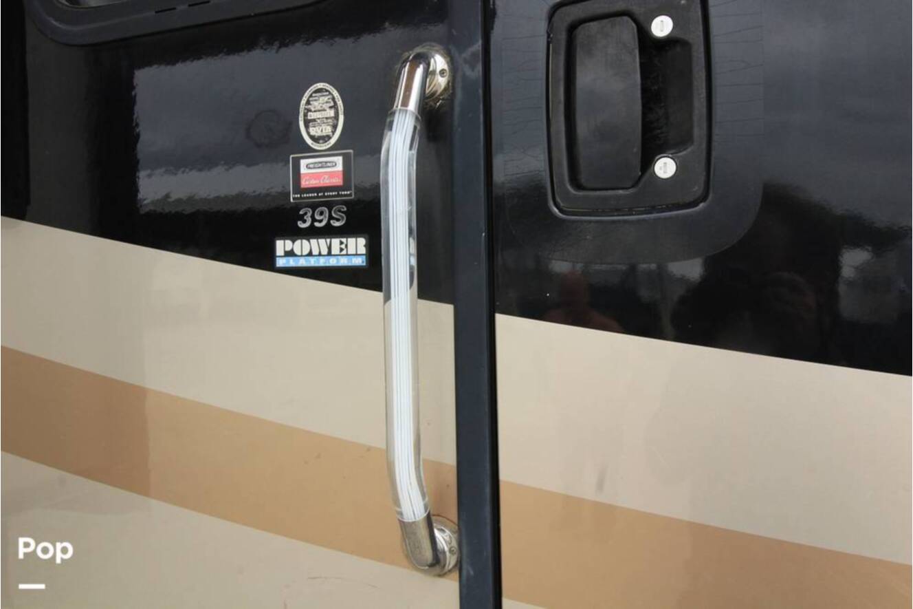A photo of this 2007 Fleetwood Discovery 39S