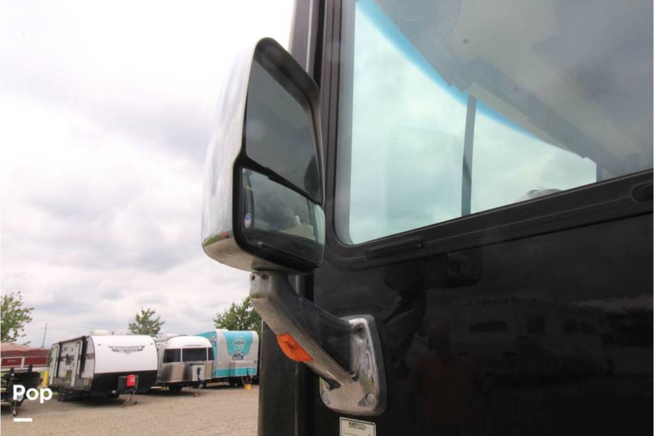 A photo of this 2007 Fleetwood Discovery 39S