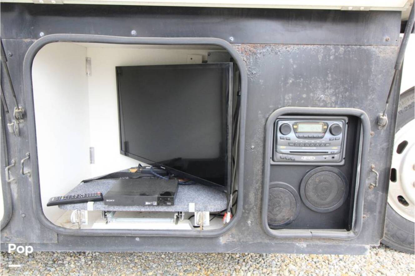 A photo of this 2007 Fleetwood Discovery 39S