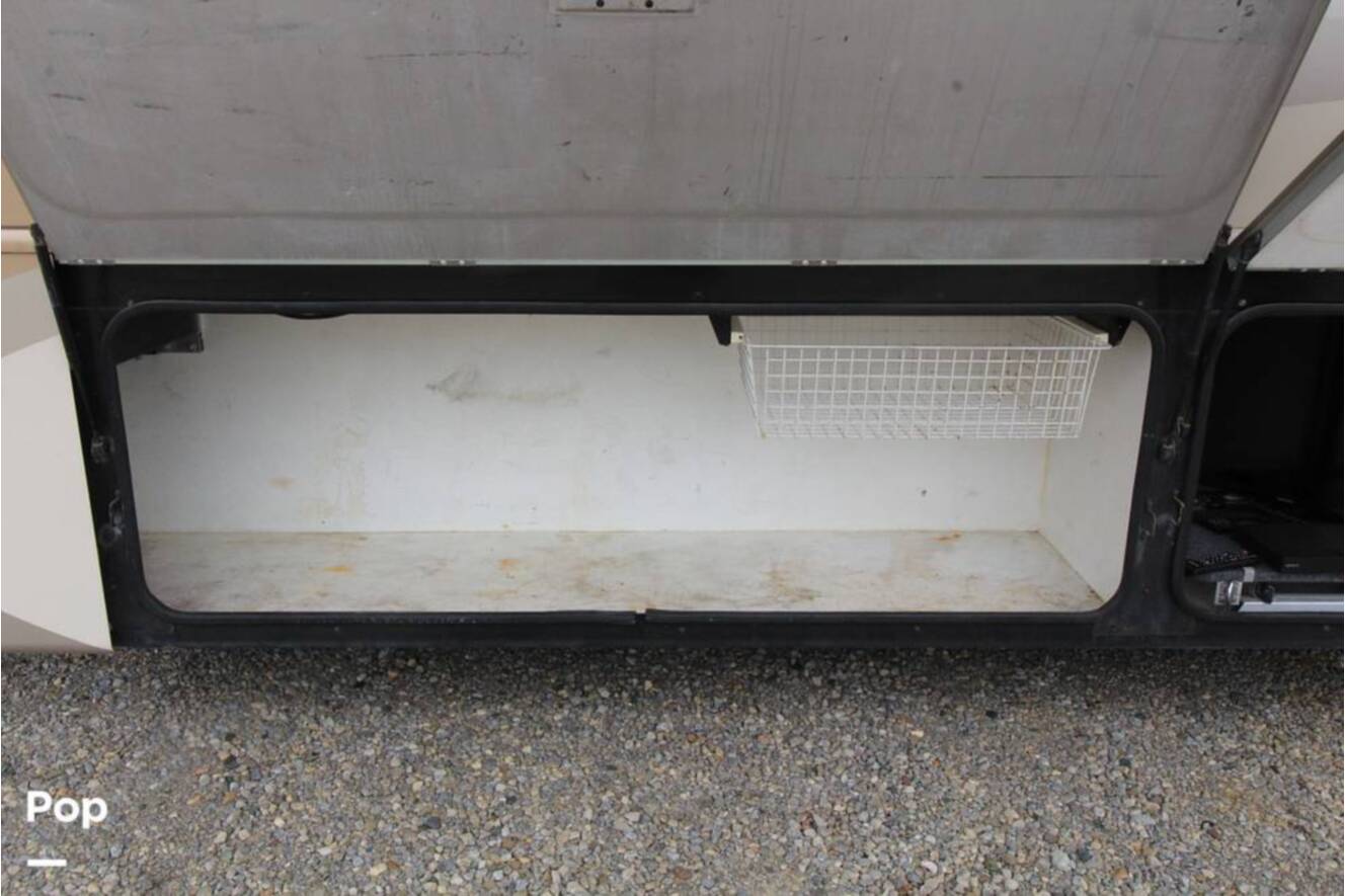 A photo of this 2007 Fleetwood Discovery 39S