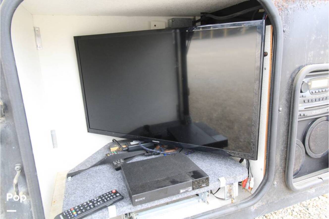 A photo of this 2007 Fleetwood Discovery 39S