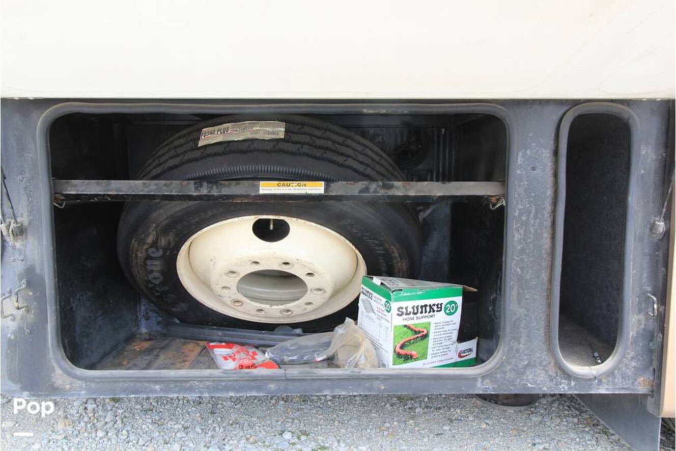A photo of this 2007 Fleetwood Discovery 39S