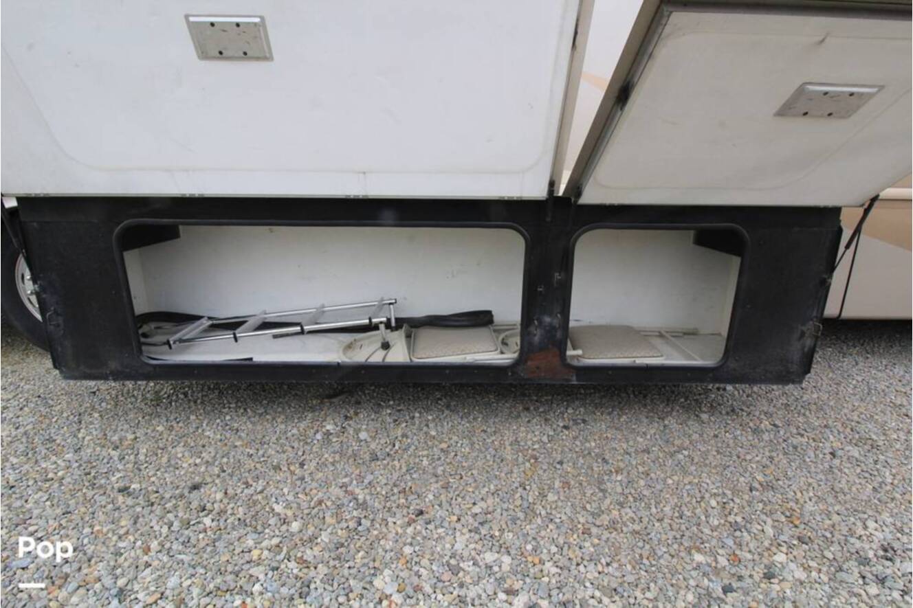 A photo of this 2007 Fleetwood Discovery 39S