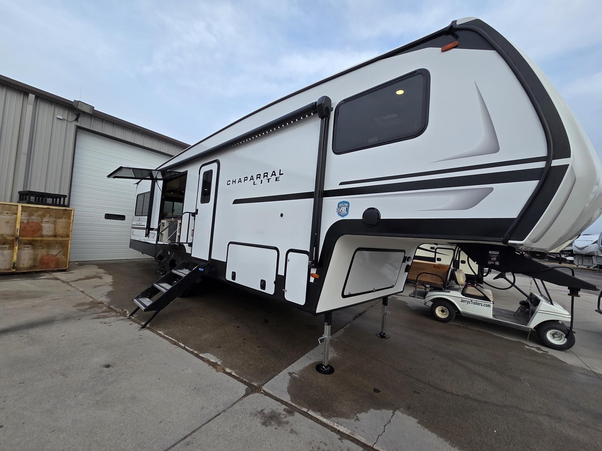 2026 Coachmen CHAPARRAL LITE 27BAR in norfolk NE
