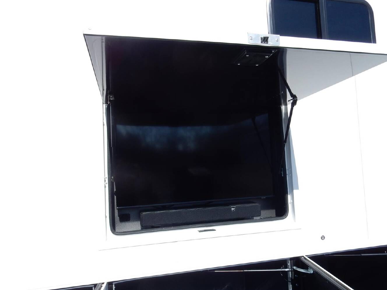 A photo of this 2027 Show Hauler SH1377T1-36